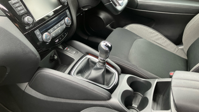 Nissan Qashqai 1.3 DiG-T 160 N-Connecta 5dr Petrol Hatchback